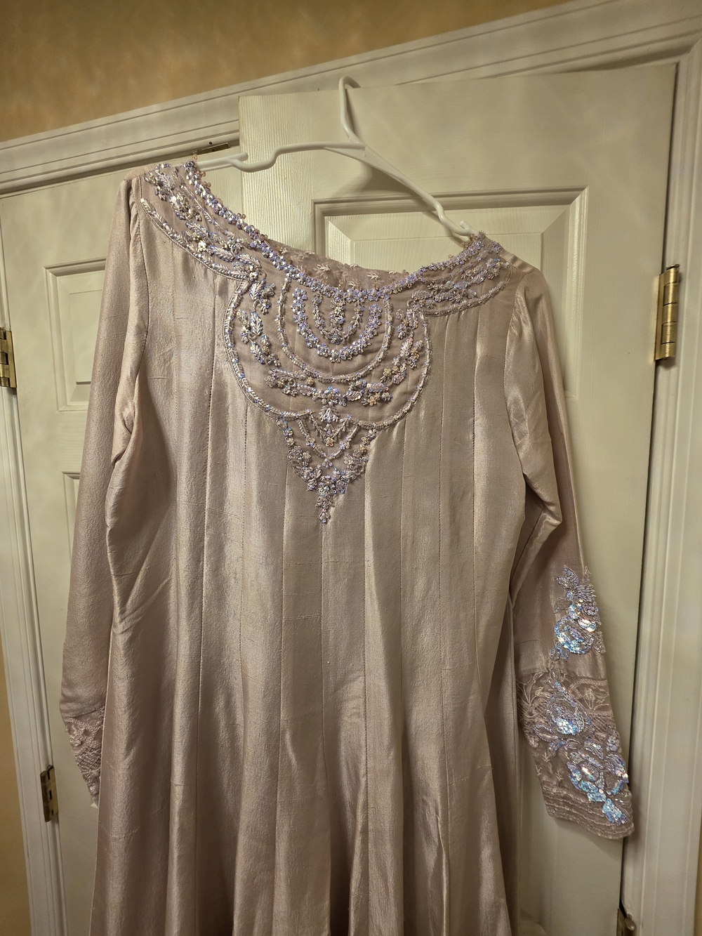 3 Piece Fta Kalidar With Kalidar, Pants And Dupatta. Damaged Pleats Only At Bust